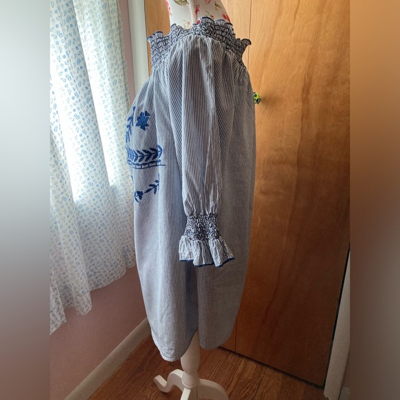 DizzyLizzy Blue and White Striped and Embroidered Tunic Top - SZ L - Picture 4 of 13